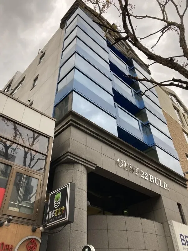 ジェスト22ビル 2F